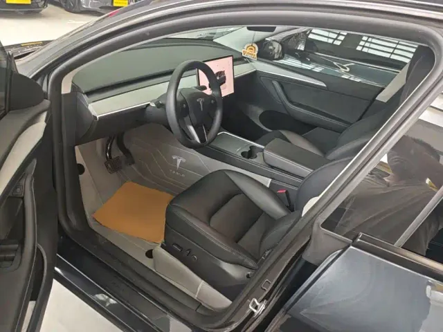 Tesla Model Y — Фото автомобиля 15