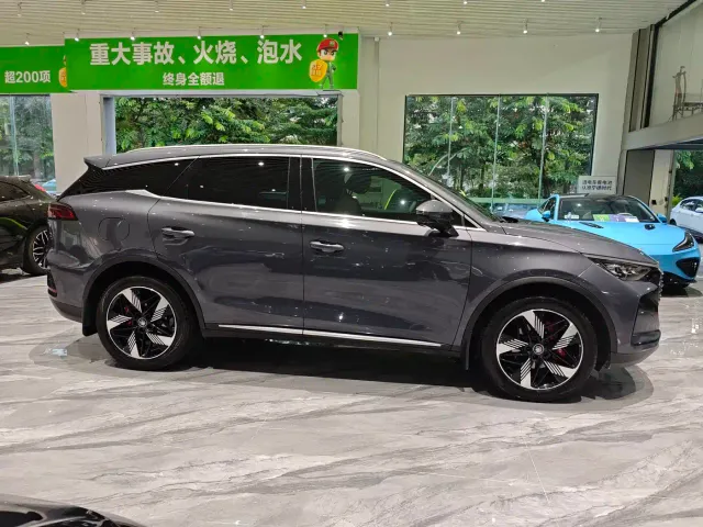 BYD Tang — Фото автомобиля 4