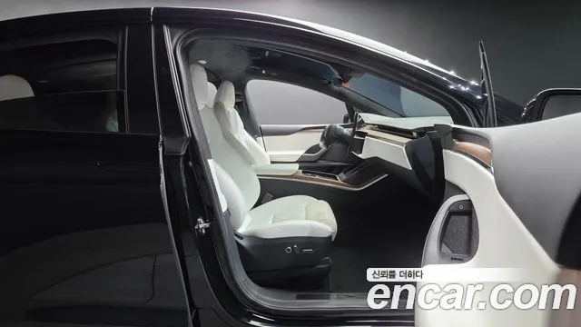 Tesla Model X — Фото автомобиля 26