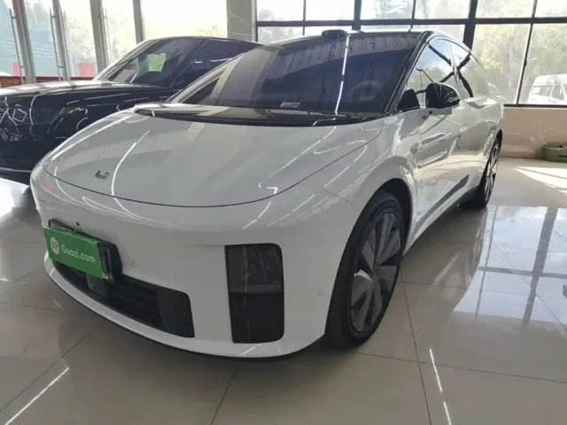 Фотография автомобиля — Li Auto i6