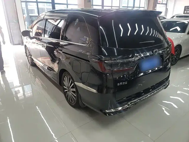 Honda Elysion — Фото автомобиля 4