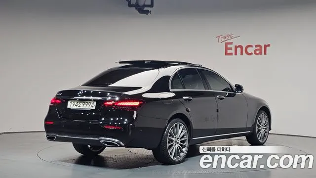 Mercedes-Benz E-Class — Фото автомобиля 2