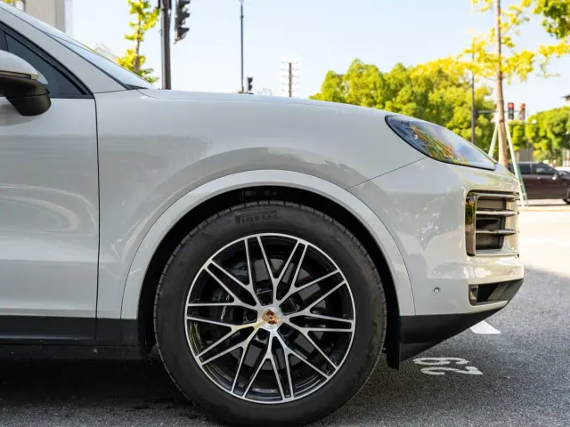 Porsche Cayenne — Фото автомобиля 8