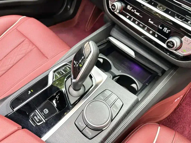 BMW 5 Series — Фото автомобиля 15