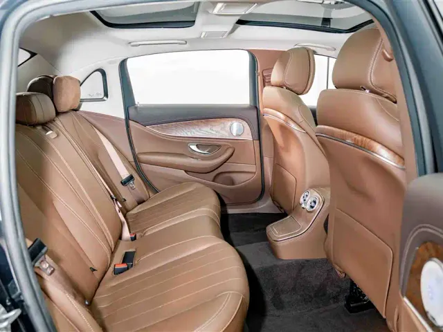 Mercedes-Benz E-Class — Фото автомобиля 21