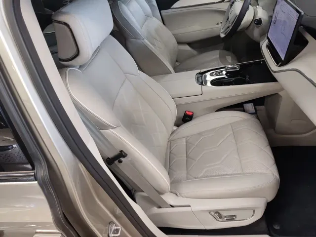 Volvo EM90 — Фото автомобиля 4