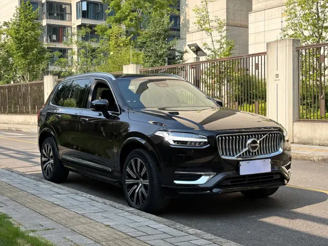 Volvo XC90 — Фото автомобиля 3