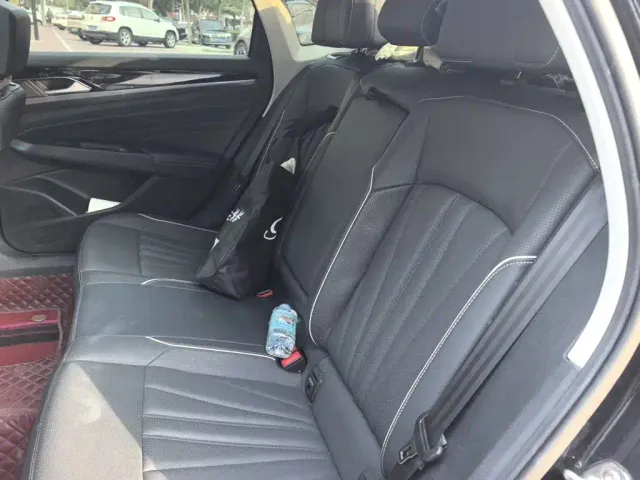 Volkswagen Passat — Фото автомобиля 13