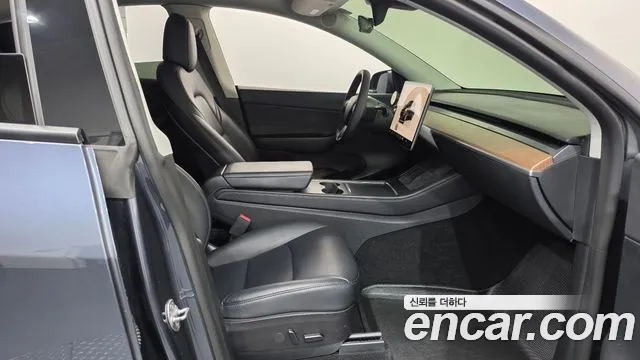Tesla Model Y — Фото автомобиля 15