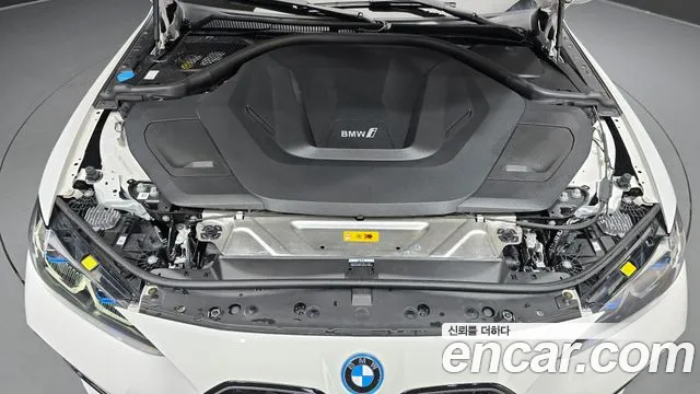 BMW i4 — Фото автомобиля 6