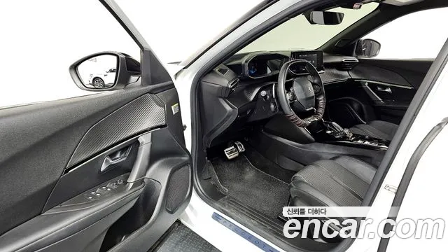 Peugeot 2008 — Фото автомобиля 10