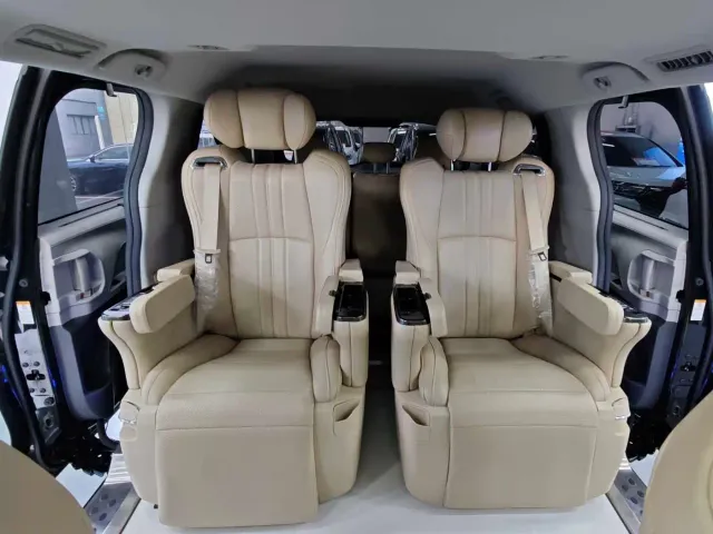 Toyota Sienna — Фото автомобиля 11