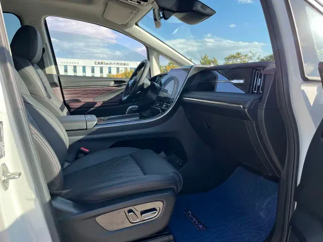 GAC Trumpchi M8 — Фото автомобиля 24