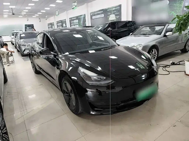 Tesla Model 3 — Фото автомобиля 3