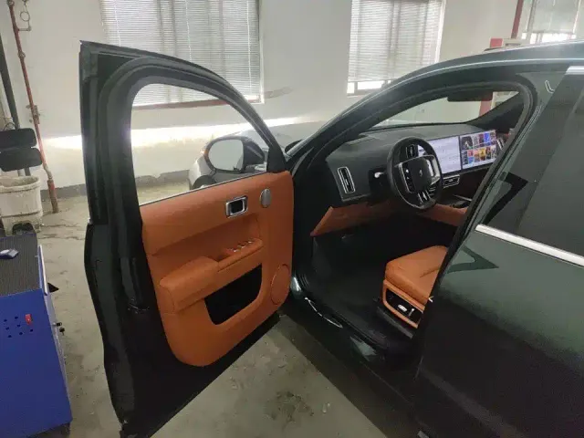 Li Auto L9 — Фото автомобиля 5