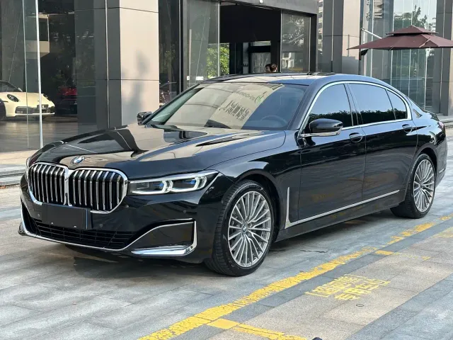 Фотография автомобиля — BMW 7 Series