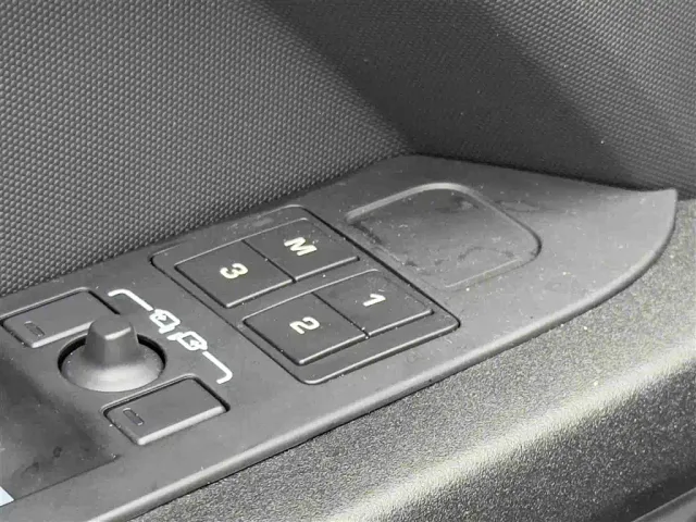Land Rover Defender — Фото автомобиля 18