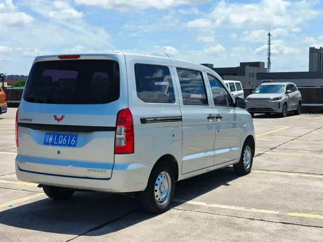 Wuling Hongguang V — Фото автомобиля 7