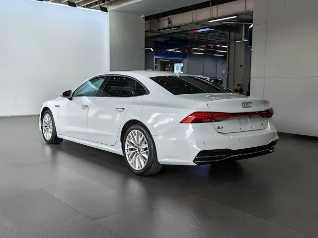 Audi A7L — Фото автомобиля 19