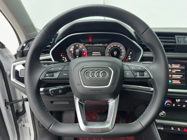 Audi Q3 — Фото автомобиля 14