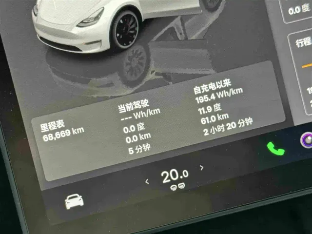 Tesla Model Y — Фото автомобиля 17