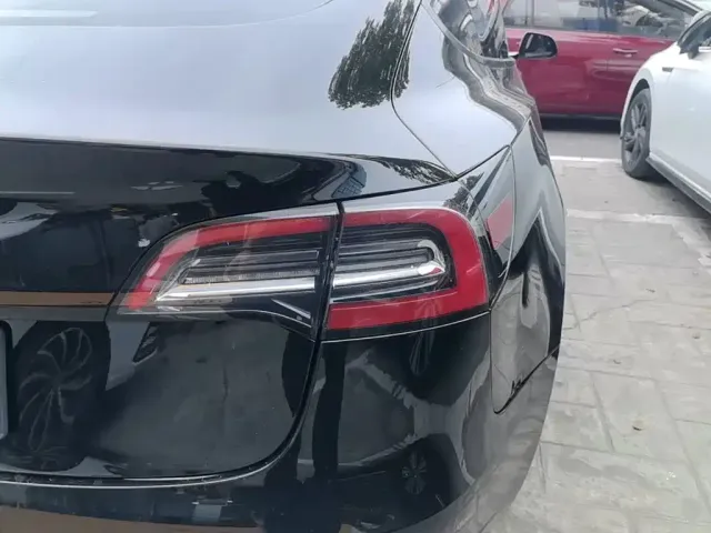 Tesla Model 3 — Фото автомобиля 7