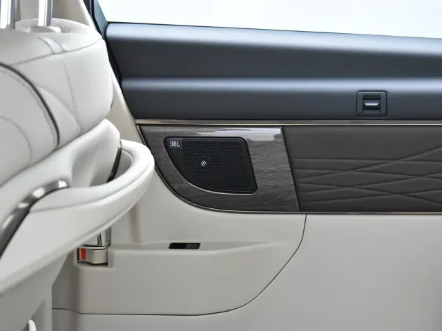 Toyota Alphard — Фото автомобиля 21