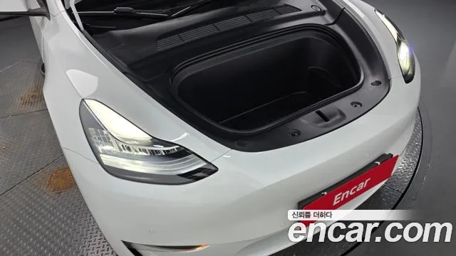 Tesla Model Y — Фото автомобиля 9