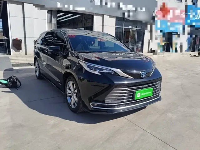 Toyota Sienna — Фото автомобиля 3