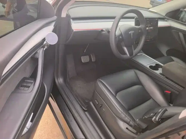 Tesla Model Y — Фото автомобиля 15