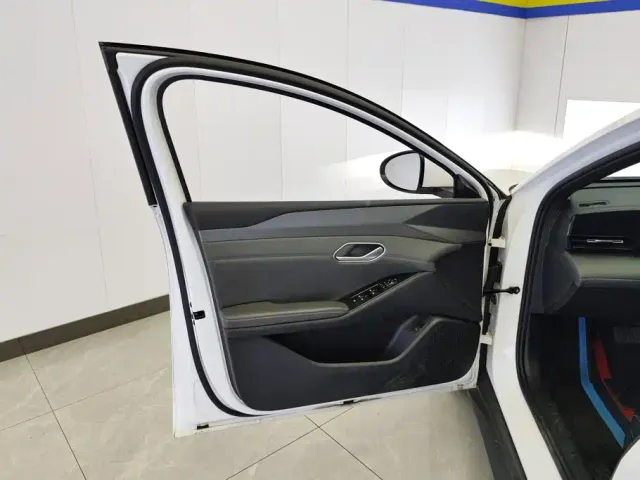 BYD Qin L — Фото автомобиля 7