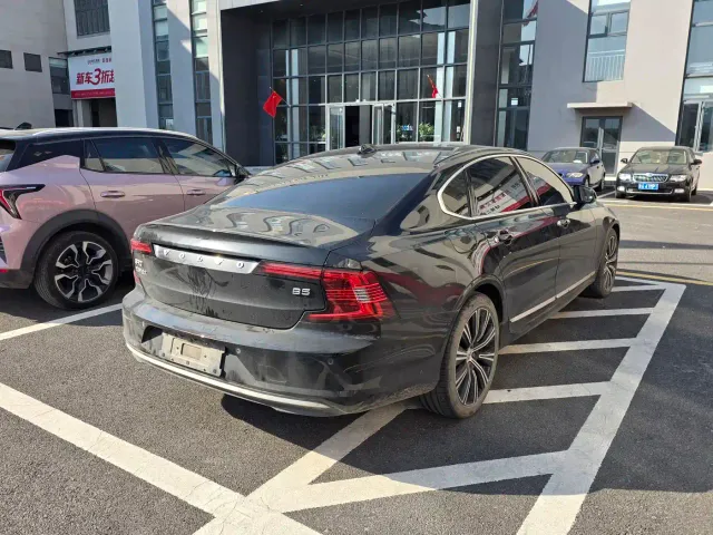 Volvo S90 — Фото автомобиля 4