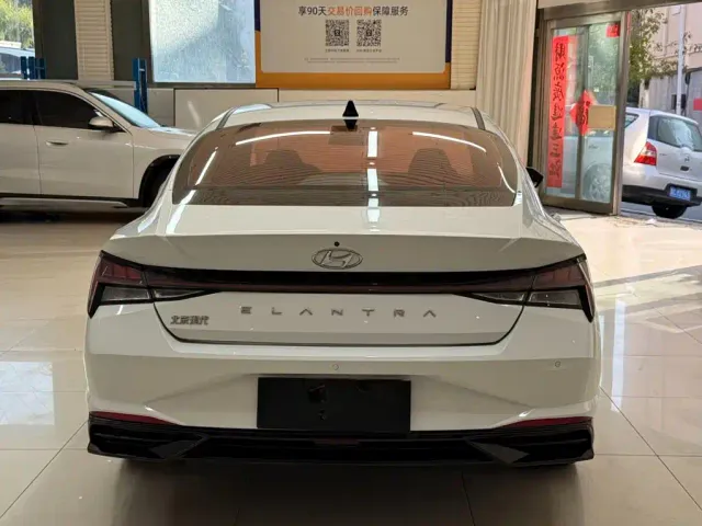 Hyundai Elantra — Фото автомобиля 5