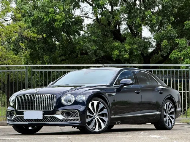 Bentley Flying Spur — Фото автомобиля 2