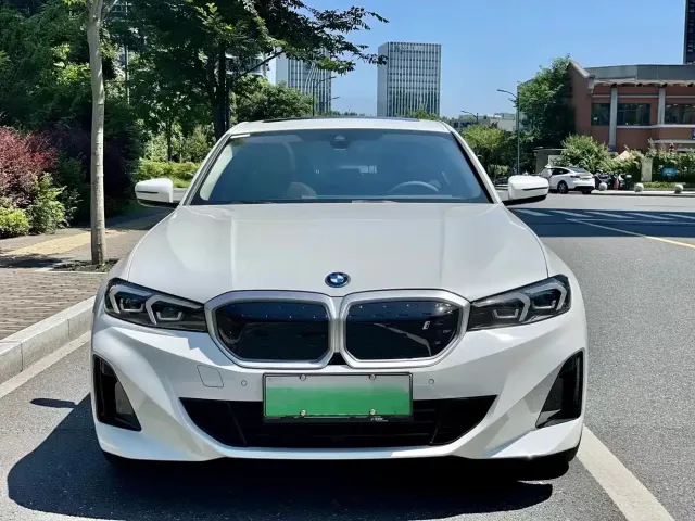 BMW BMW i3 2022 eDrive 35 L — Фото автомобиля 2