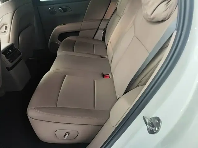 Li Auto Li Auto i6 2025 2WD Base Model — Фото автомобиля 16