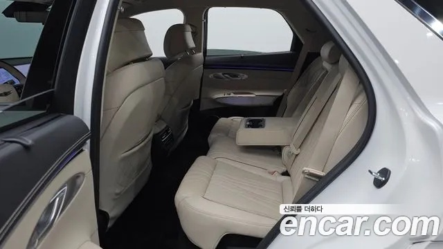 Genesis GV70 — Фото автомобиля 16