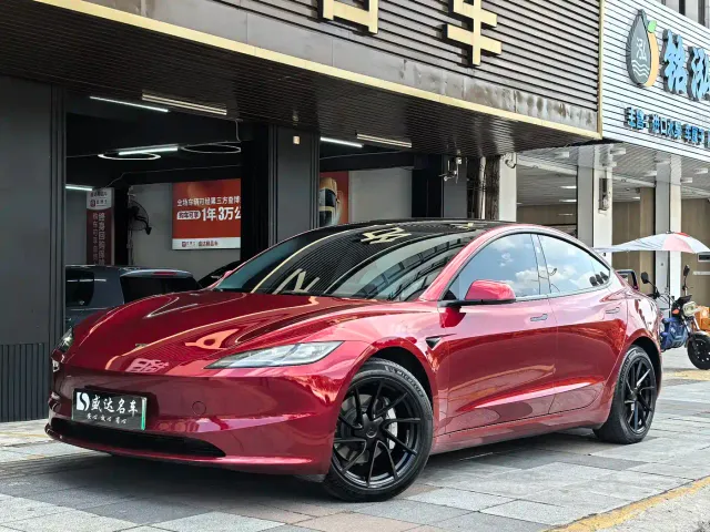 Фотография автомобиля — Tesla Model 3