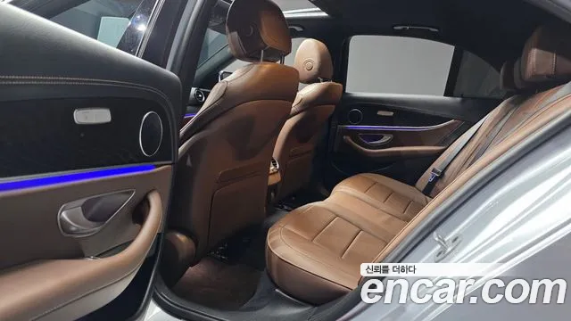 Mercedes-Benz E-Class — Фото автомобиля 10