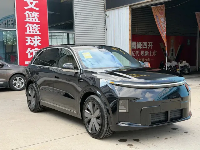 Li Auto L8 — Фото автомобиля 3