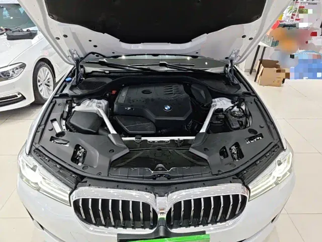BMW 5 Series — Фото автомобиля 19