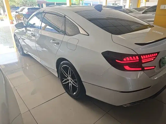 Honda Accord — Фото автомобиля 4