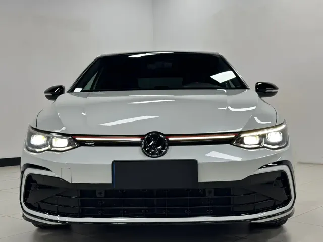 Volkswagen Golf — Фото автомобиля 2