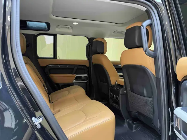 Land Rover Defender — Фото автомобиля 15