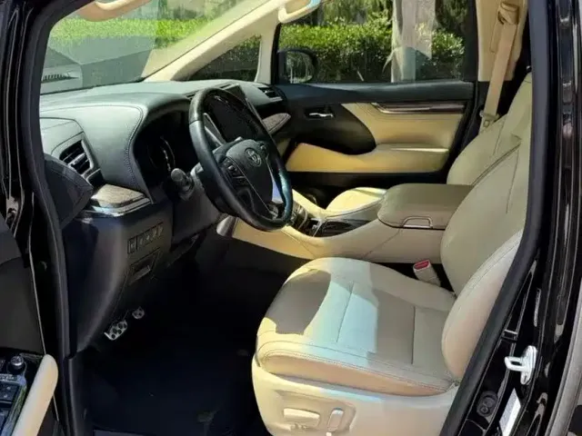 Toyota Alphard — Фото автомобиля 2