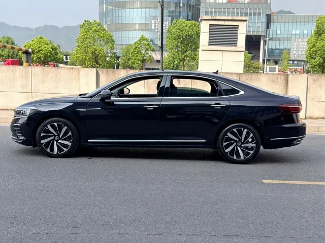 Volkswagen Passat — Фото автомобиля 7