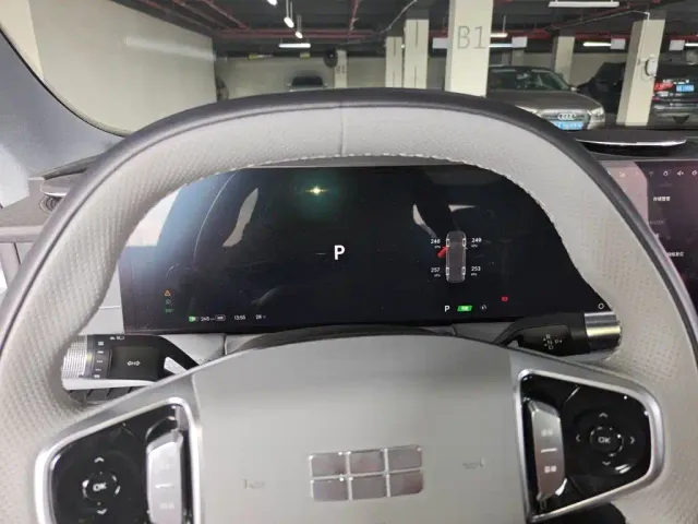 Geely Galaxy E8 — Фото автомобиля 12