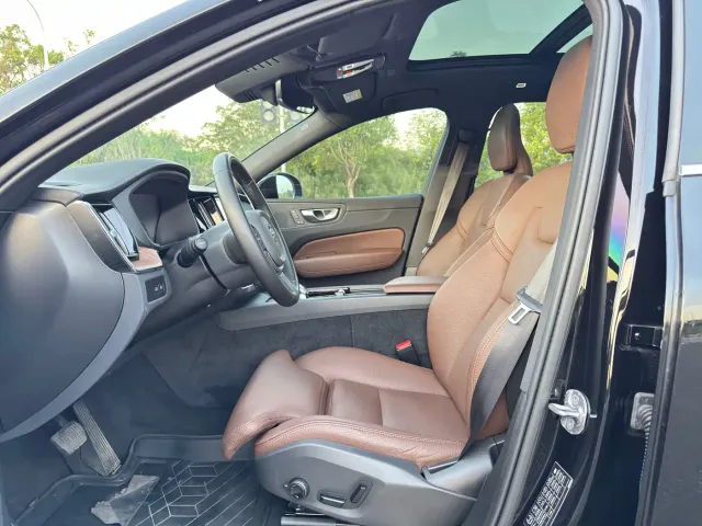 Volvo XC60 — Фото автомобиля 11