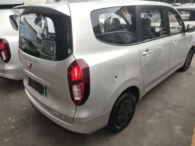 Wuling Hongguang — Фото автомобиля 4