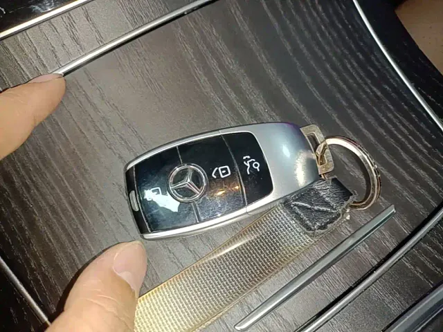 Mercedes-Benz E-Class — Фото автомобиля 8